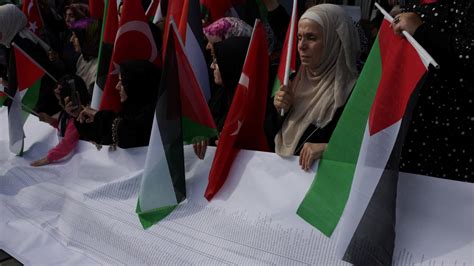 Dünyanın dört bir yanında Filistin’e destek yürüyüşleri sürüyor